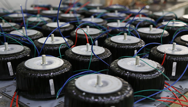 隔離變壓器的凸出優(yōu)勢(shì)與應(yīng)用領(lǐng)域