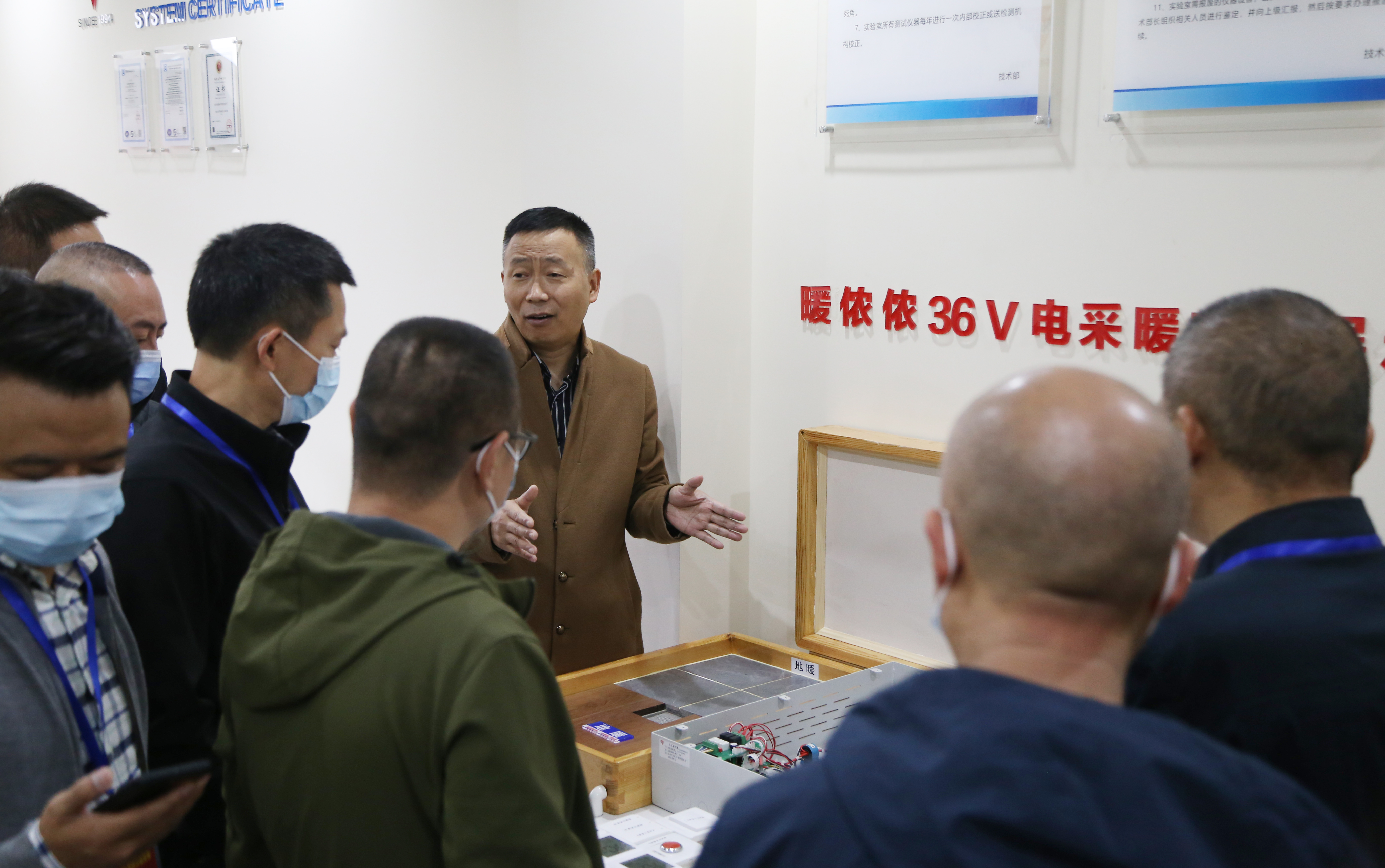 政協(xié)委員視察崇州恒達(dá)&成都暖儂儂，當(dāng)場(chǎng)表態(tài)安裝36V電采暖